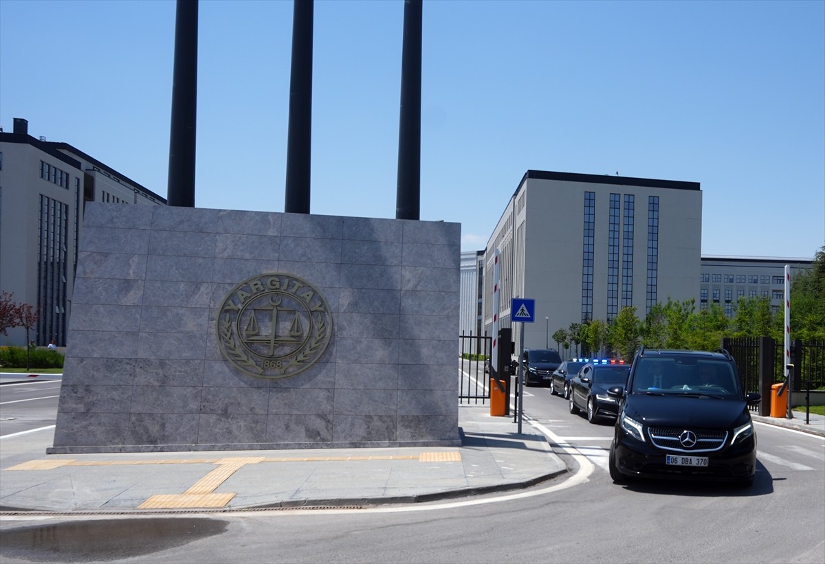 Cumhuriyet Halk Partisi (CHP) Genel Başkanı Özgür Özel, Yargıtay Cumhuriyet Başsavcısı Muhsin...