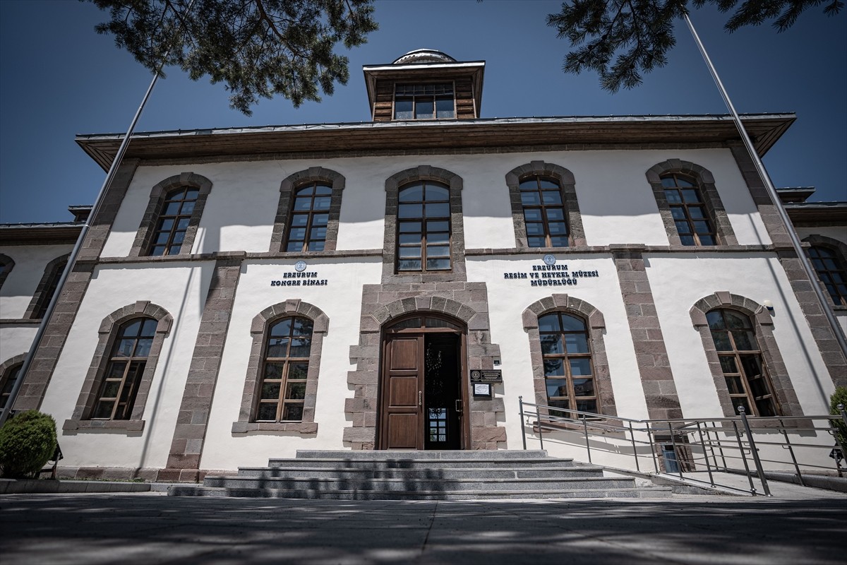 Cumhuriyete geçişin kararlarının alındığı Erzurum'daki tarihi kongre binası, 106 yıldır Milli...