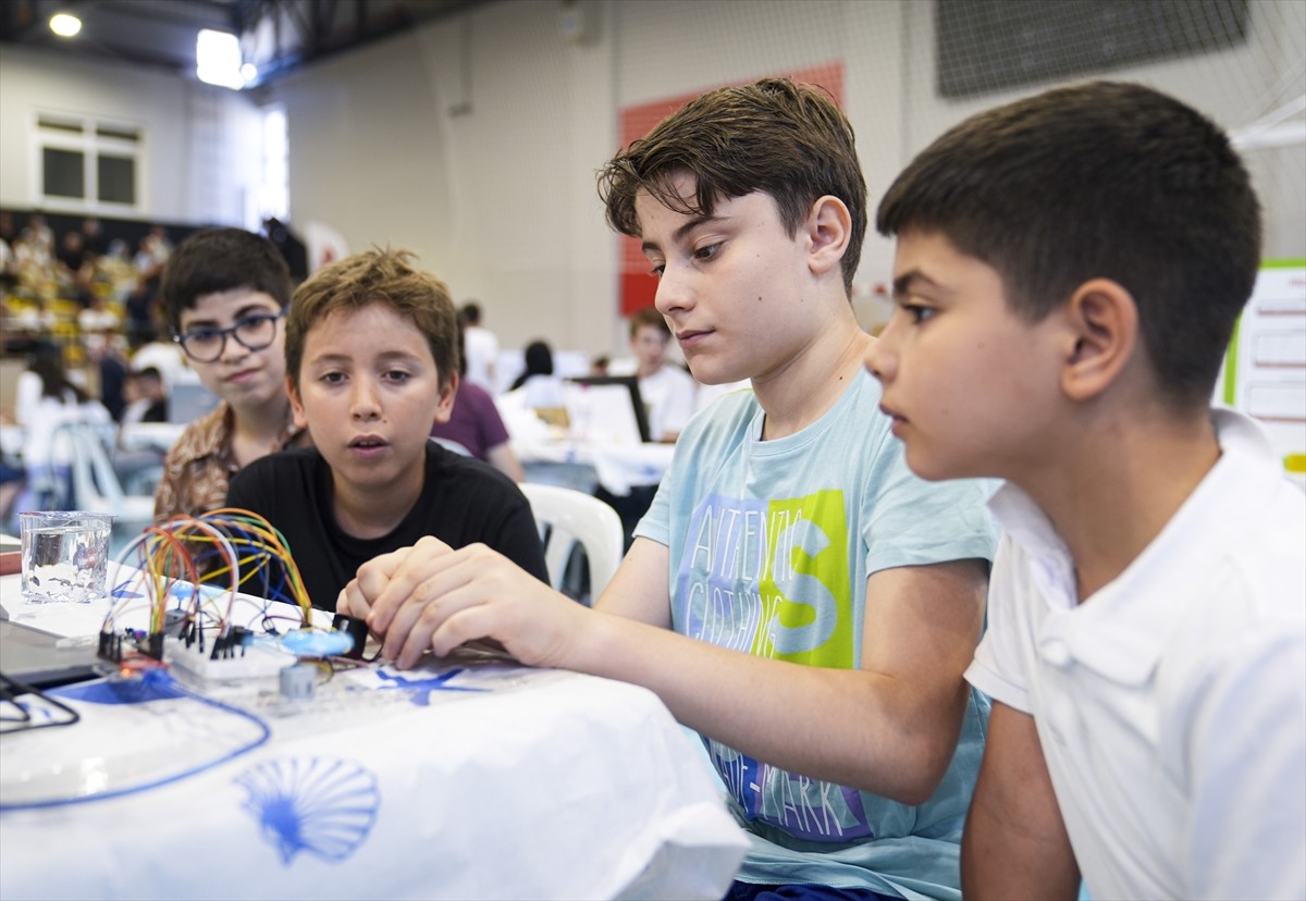 DENEYAP Teknoloji Atölyeleri öğrencilerinin katıldığı Elektronik Programlama ve Nesnelerin...