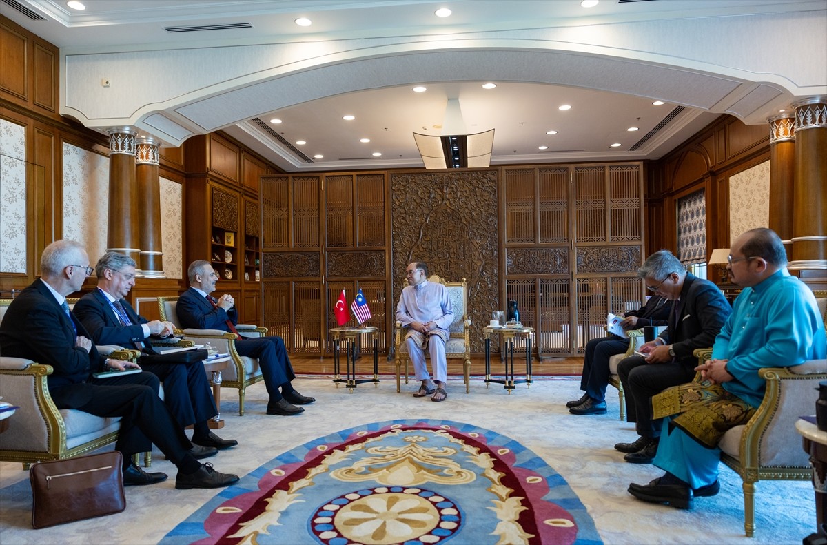 Dışişleri Bakanı Hakan Fidan (solda), Güneydoğu Asya Uluslar Birliği (ASEAN) Dışişleri Bakanları...