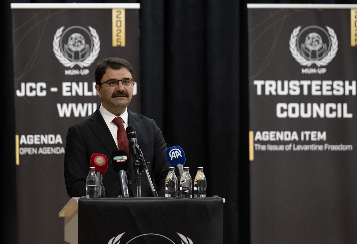 Diyanet İşleri Başkanı Ali Erbaş (sağ4) ve Ankara Valisi Şahin (sağ 5), Türkiye Diyanet Vakfı...