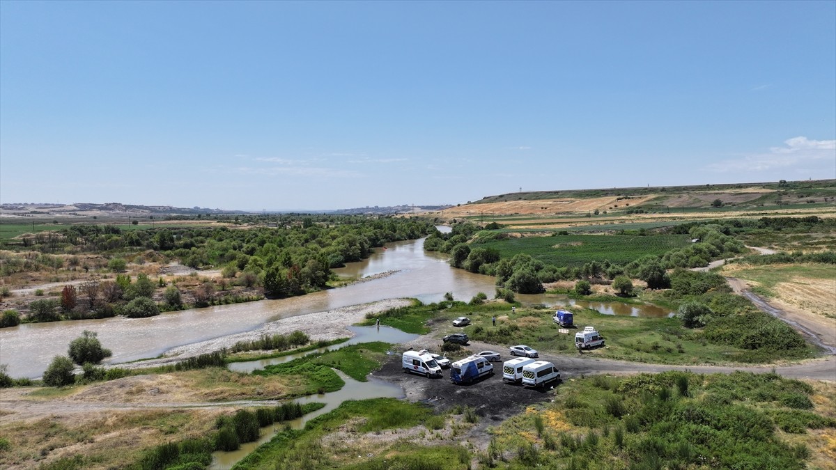 Diyarbakır'da Dicle Nehri'nde boğulma tehlikesi geçiren kardeşini ve yakınını kurtarmak isterken...