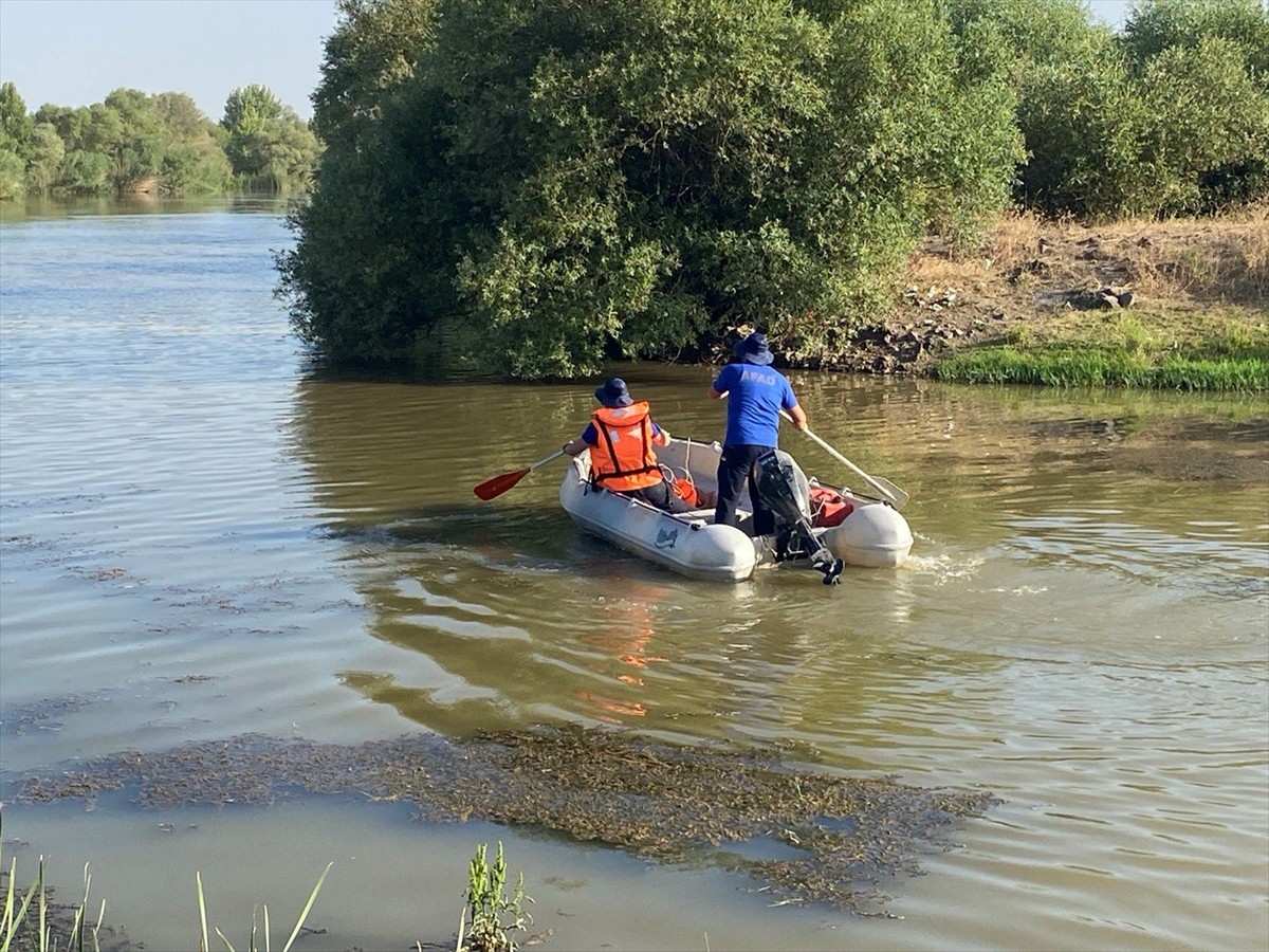 Diyarbakır'da serinlemek için girdikleri Dicle Nehri'nde boğulma tehlikesi geçiren kardeşini ve...