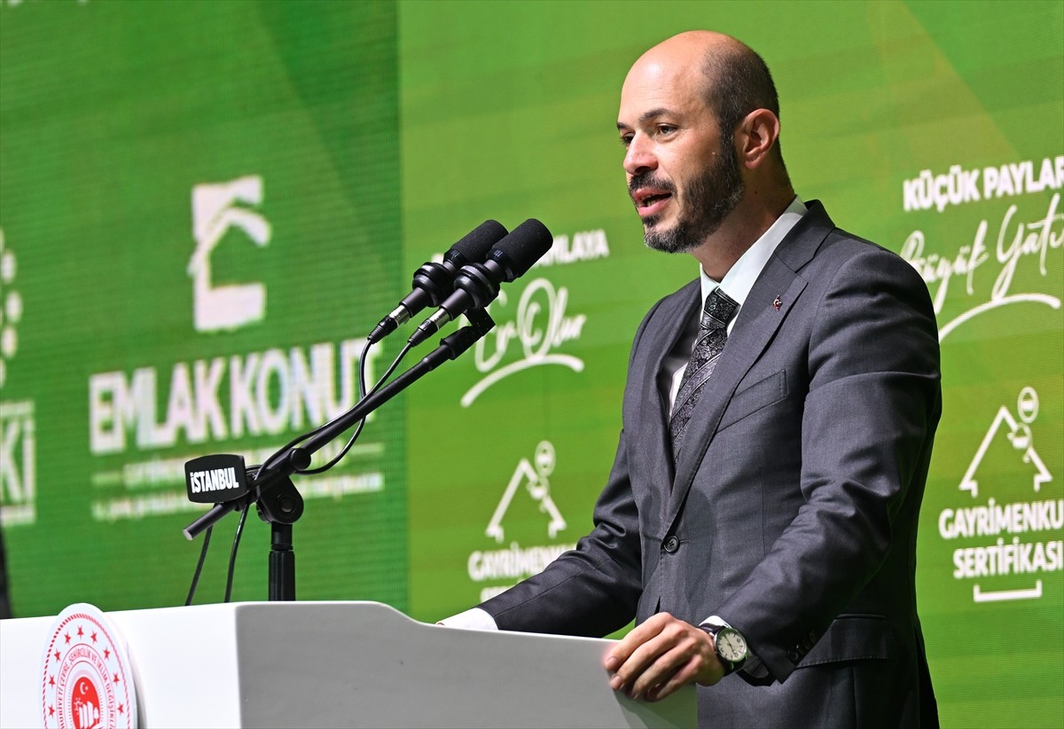 Emlak Konut GYO Genel Müdürü Yasir Yılmaz, İstanbul'da düzenlenen "Gayrimenkul Sertifikası Tanıtım...
