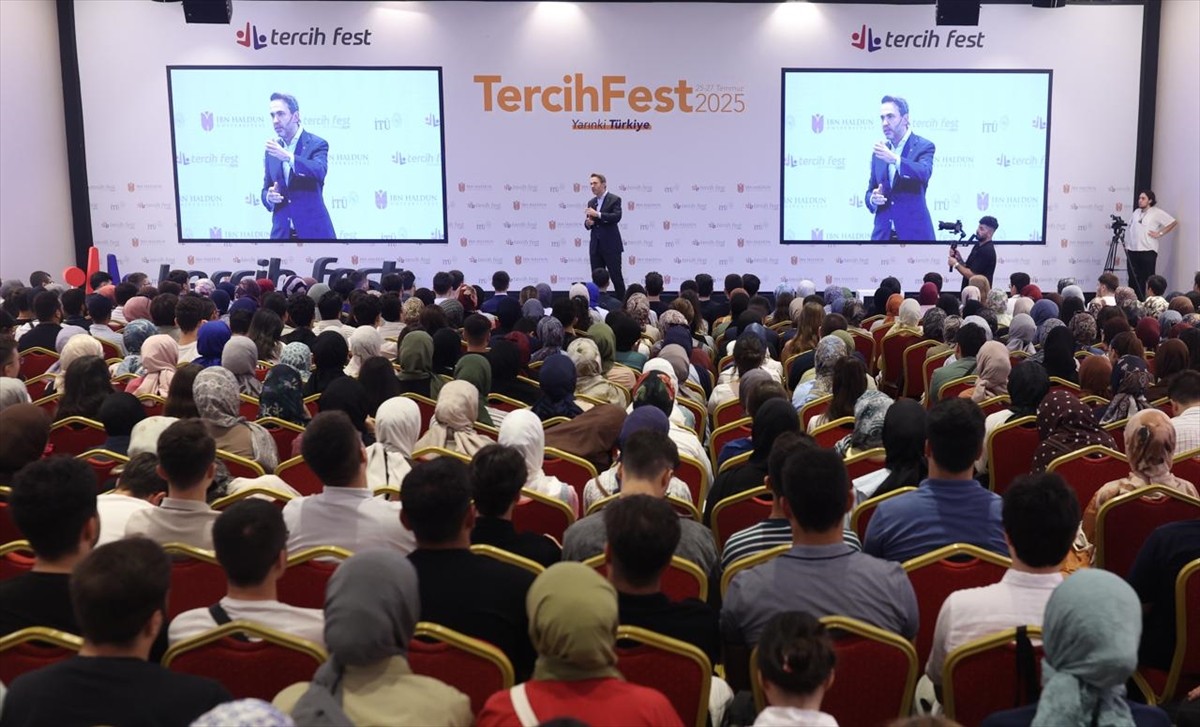 Enerji ve Tabii Kaynaklar Bakanı Alparslan Bayraktar, İstanbul’da İbn Haldun Üniversitesinin...