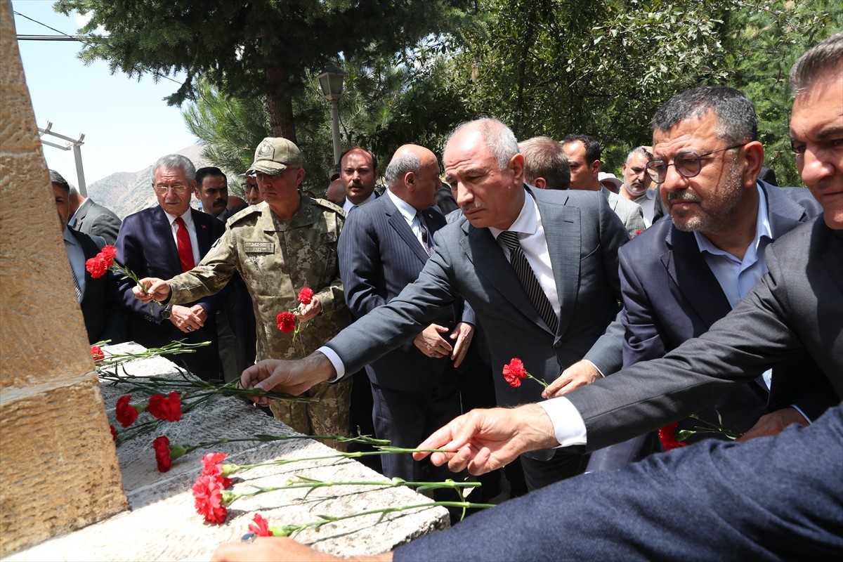 Erzincan'ın Kemaliye ilçesine bağlı Başbağlar köyünde 5 Temmuz 1993'te teröristlerce katledilen 33...