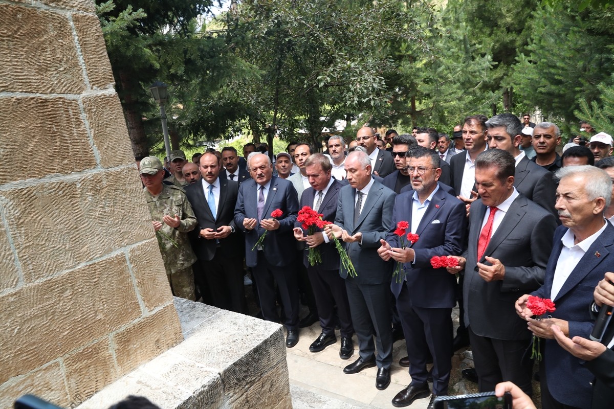 Erzincan'ın Kemaliye ilçesine bağlı Başbağlar köyünde 5 Temmuz 1993'te teröristlerce katledilen 33...