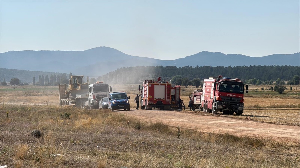 Eskişehir'in Seyitgazi ilçesinde başlayıp Afyonkarahisar'a sıçrayan orman yangını söndürülmeye...