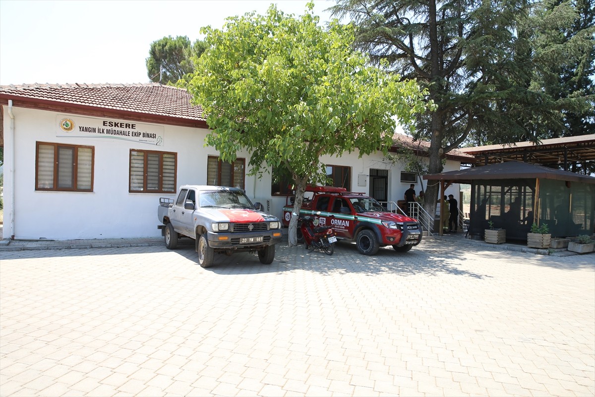 Eskişehir'in Seyitgazi ilçesinde çıkıp Afyonkarahisar'a sıçrayan orman yangınında şehit olan...