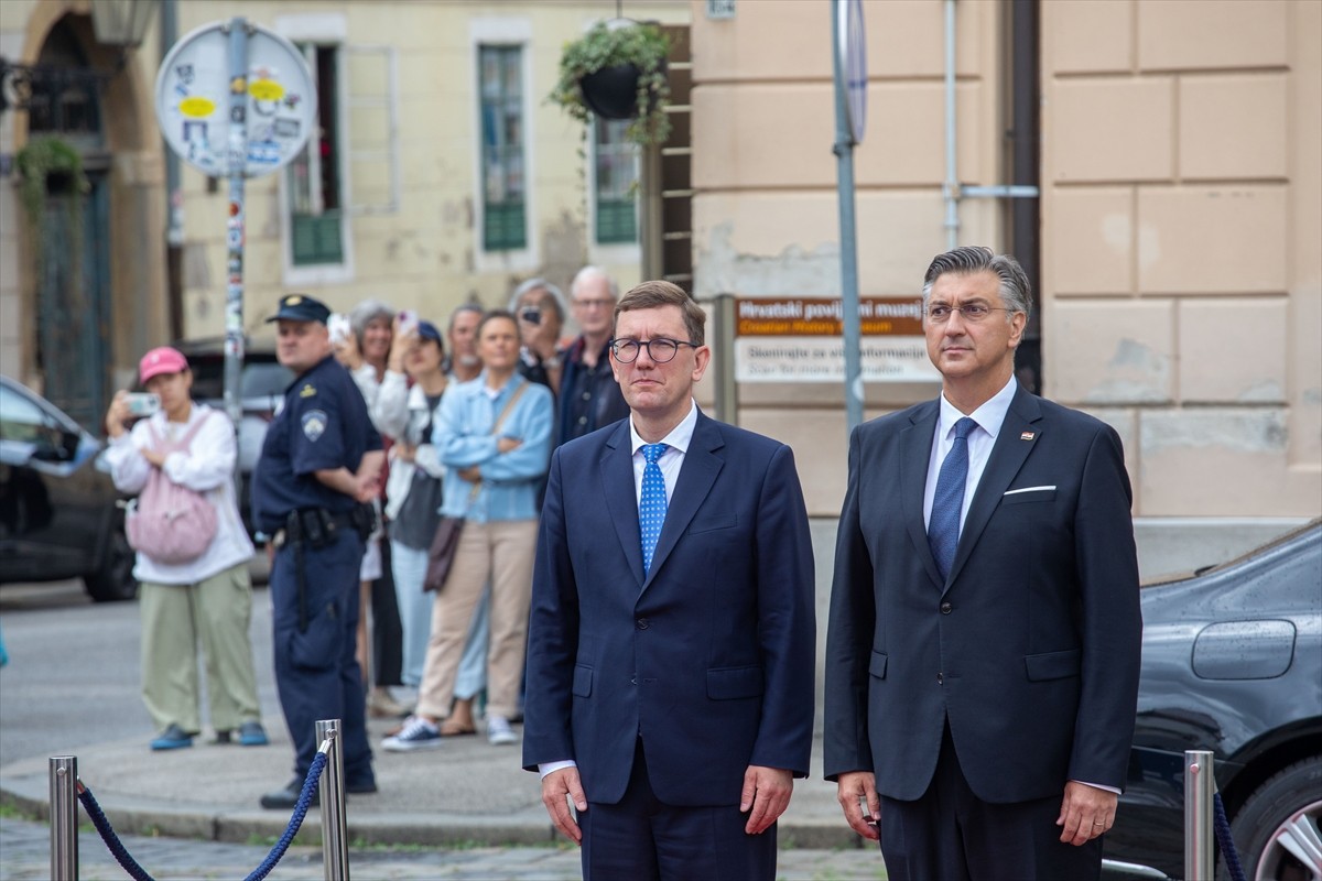 Estonya Başbakanı Kristen Michal (solda), resmi ziyaret gerçekleştirdiği Hırvatistan'ın başkenti...