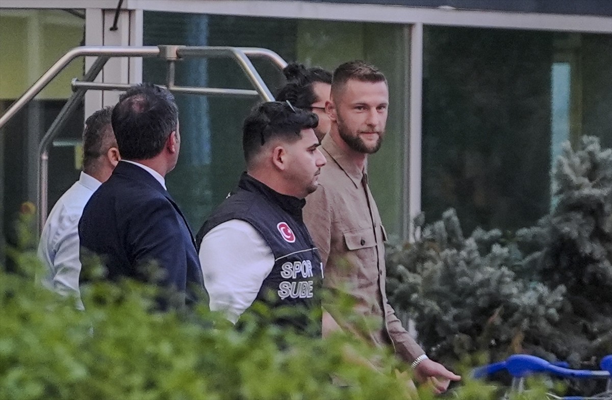 Fenerbahçe'nin transfer görüşmelerine başladığını duyurduğu Slovak savunma oyuncusu Milan...