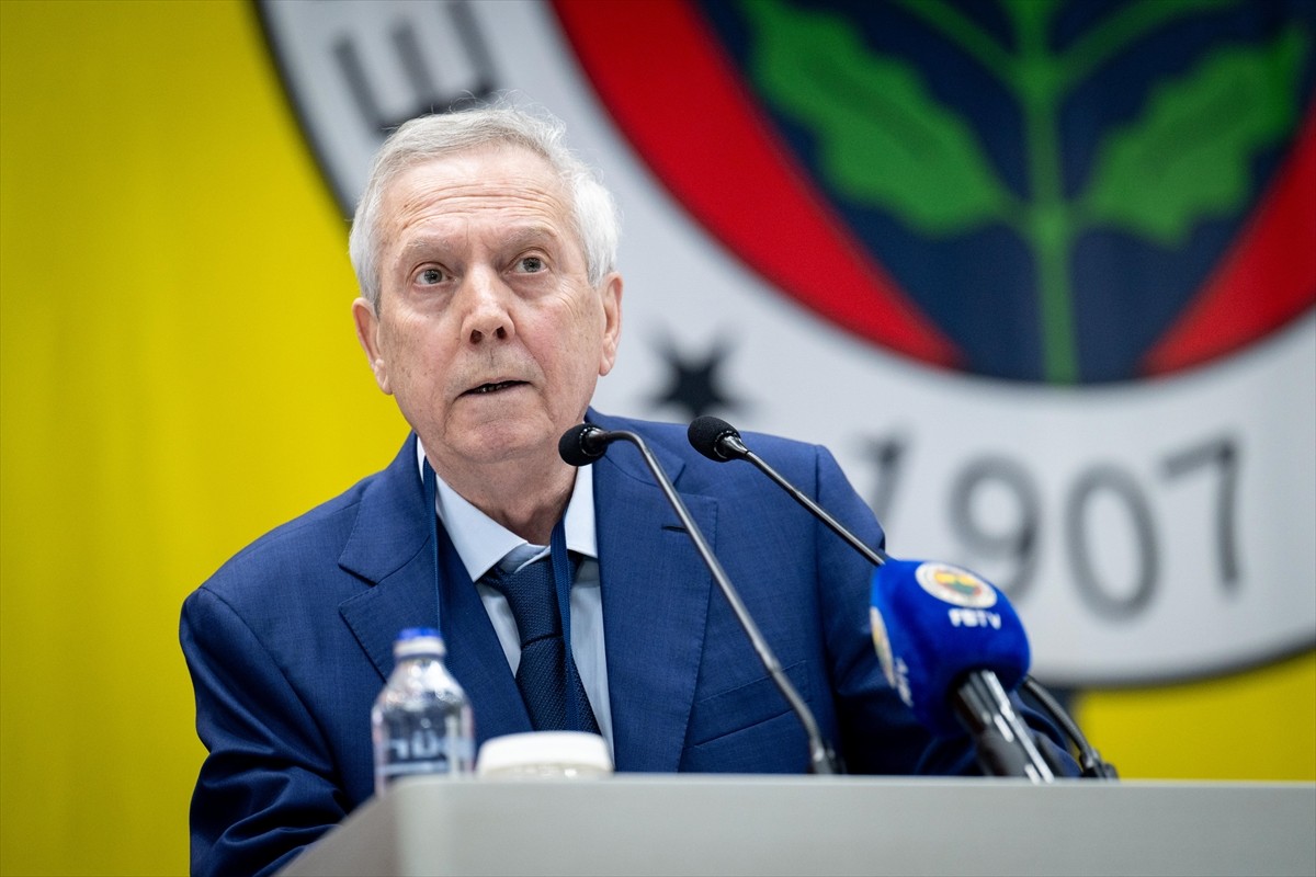 Fenerbahçe Faruk Ilgaz Tesisleri'ndeki yüksek divan kurulu toplantısında Fenerbahçe Kulübü eski...