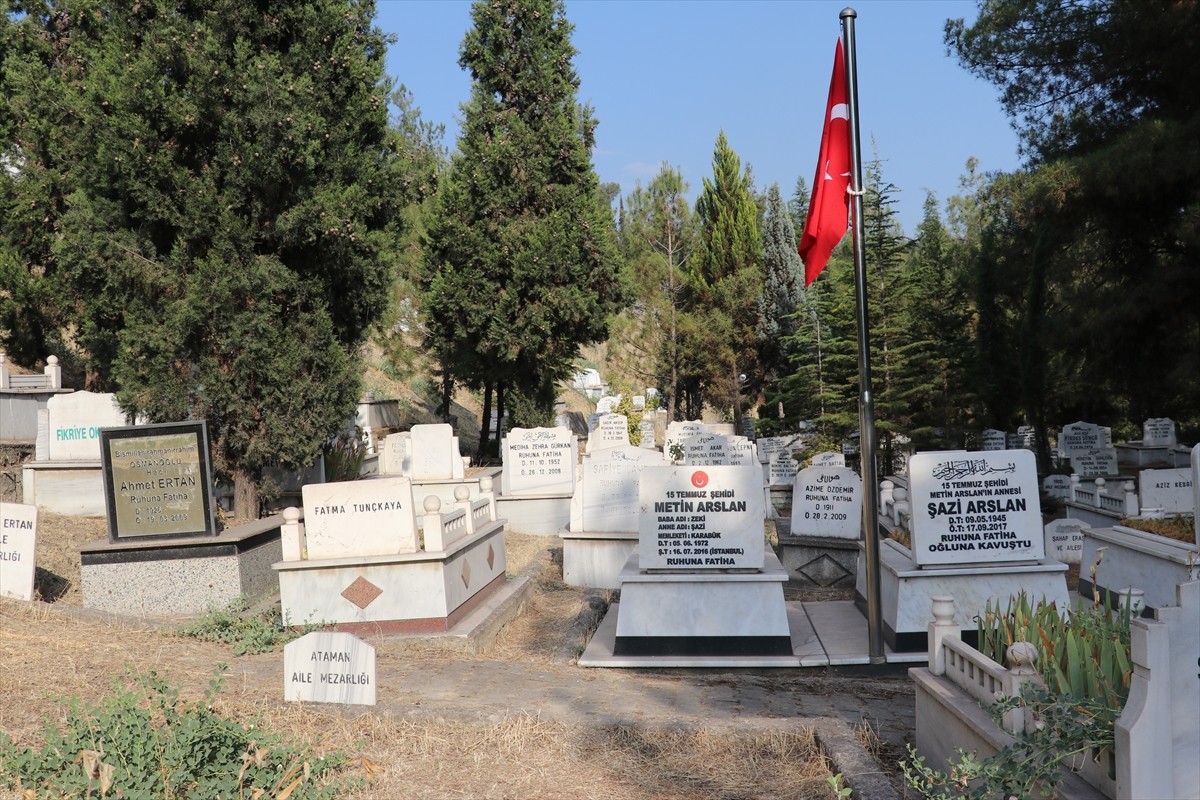 Fetullahçı Terör Örgütü'nün (FETÖ) 15 Temmuz 2016'daki darbe girişimi sırasında İstanbul...