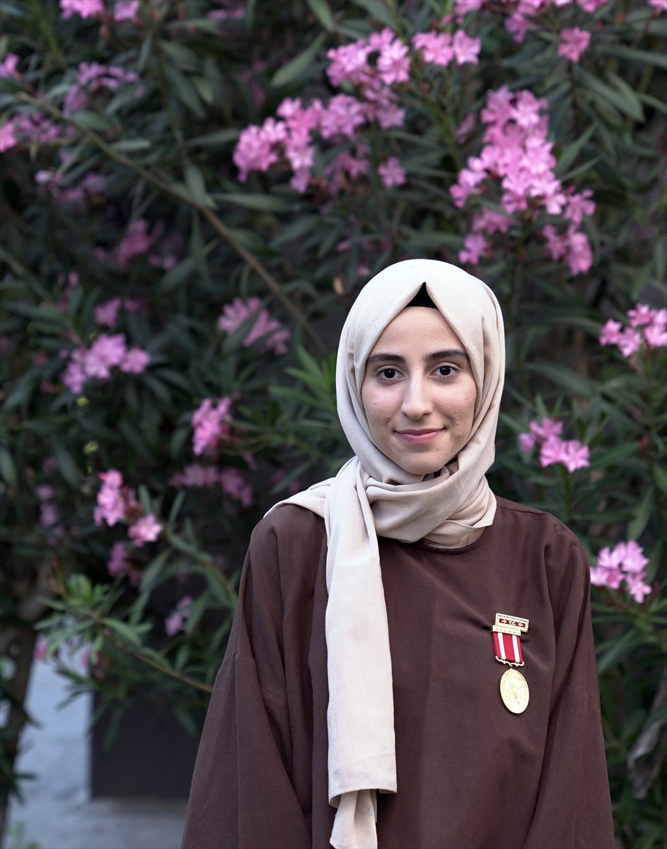 Fetullahçı Terör Örgütü'nün (FETÖ) darbe girişiminde henüz 14 yaşında olmasına rağmen vatanı...