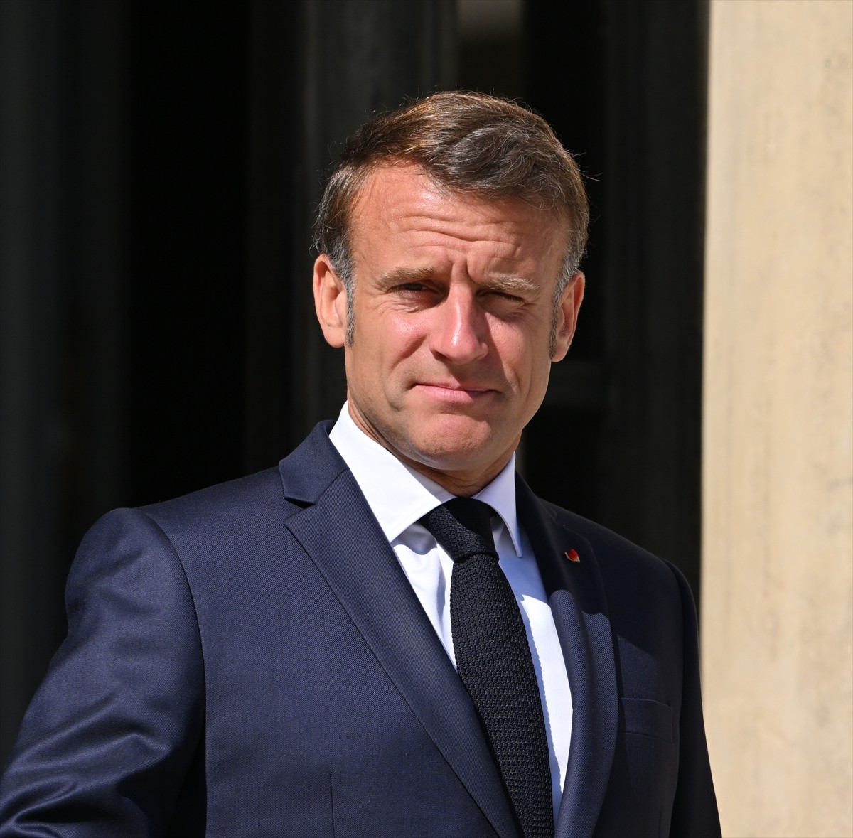 Fransa Cumhurbaşkanı Emmanuel Macron (fotoğrafta), İsviçre Konfederasyonu Başkanı Karin...