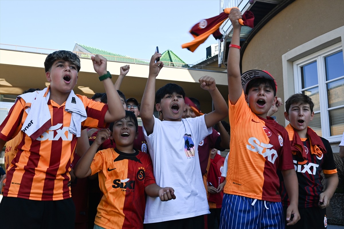 Galatasaray Futbol Takımı, yeni sezon hazırlıkları kapsamında kamp çalışmaları ve özel maçlar için...