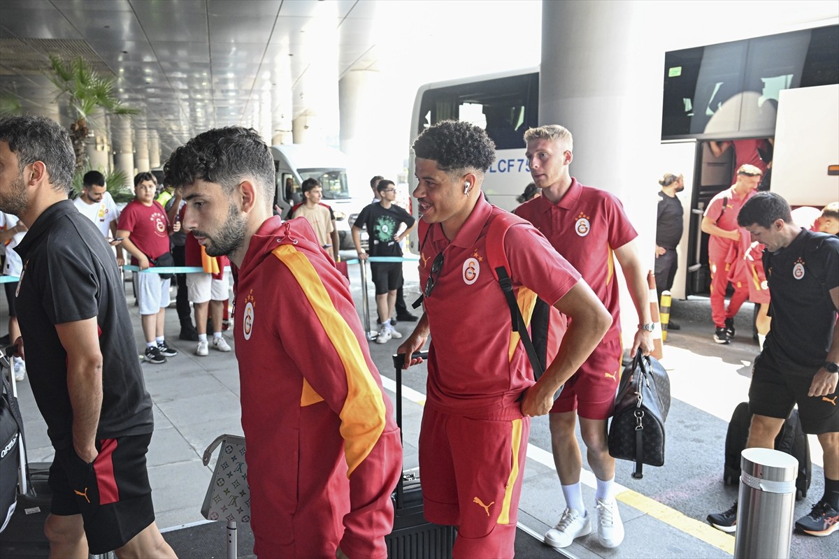 Galatasaray Futbol Takımı, yeni sezon hazırlıkları kapsamında kamp çalışmaları ve özel maçlar için...