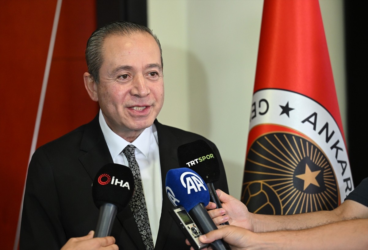 Gençlerbirliği Kulübü Başkanı Osman Sungur, Beştepe İlhan Cavcav Tesisleri'nde basın mensuplarına...