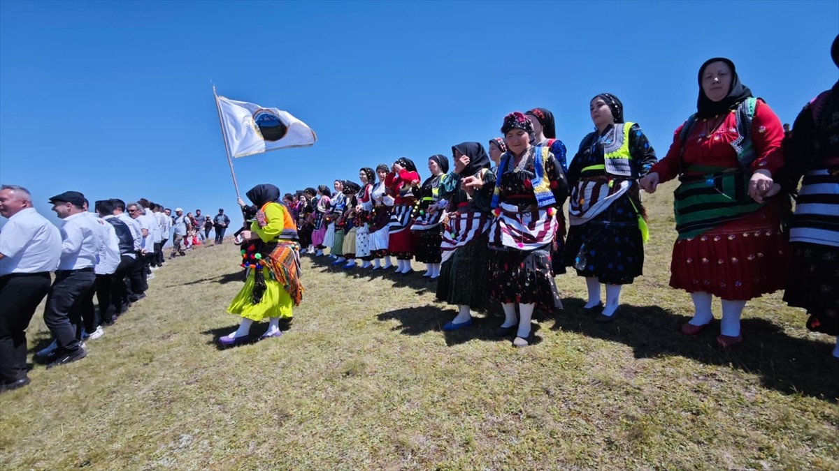 Gümüşhane'nin Özkürtün beldesi sınırlarındaki Kadırga Yaylası'nda "Kadırga Otçu Şenliği" yapıldı....