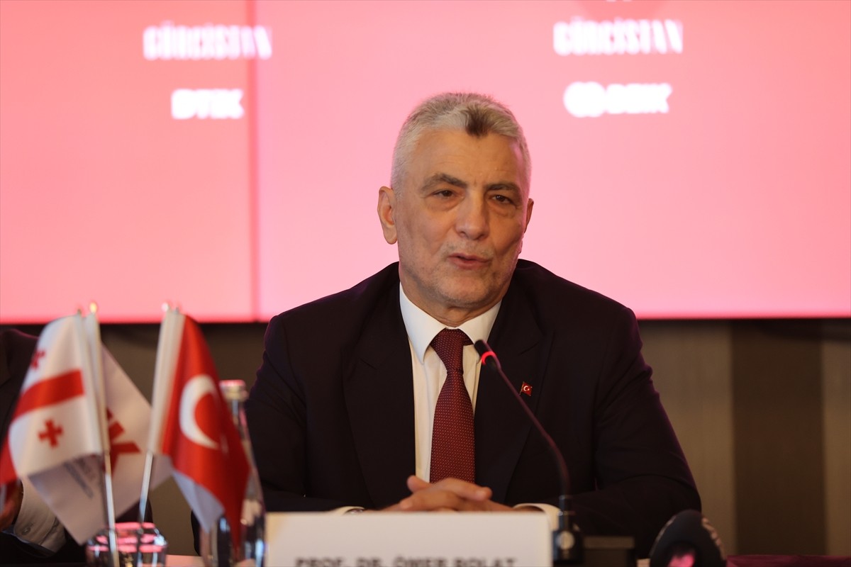 Gürcistan'ın başkenti Tiflis'te resmi temaslarda bulunan Ticaret Bakanı Bolat,  Gürcistan'da...