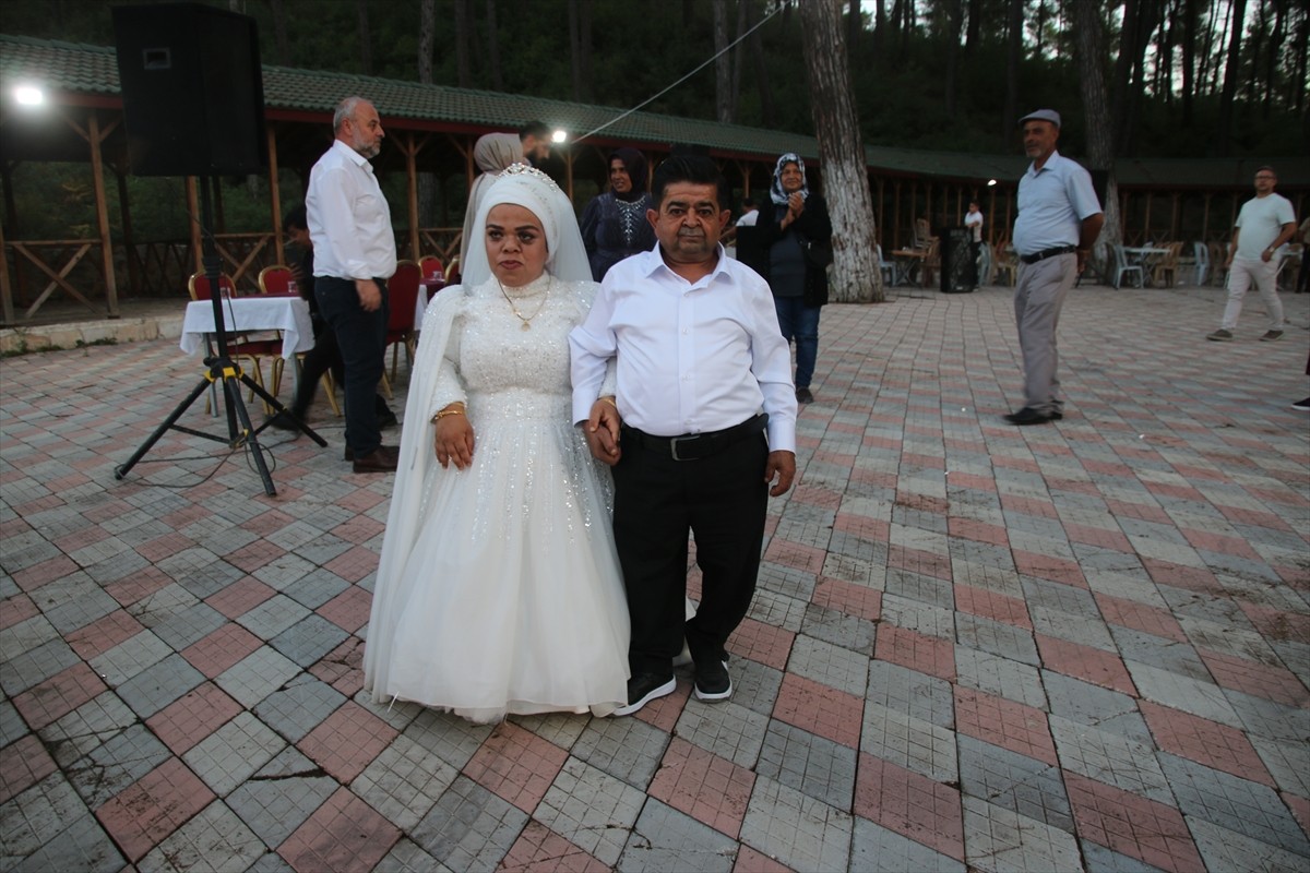 Hatay'da, akondroplazi (boy kısalığına neden olan bir büyüme bozukluğu) rahatsızlığı bulunan ve 21...