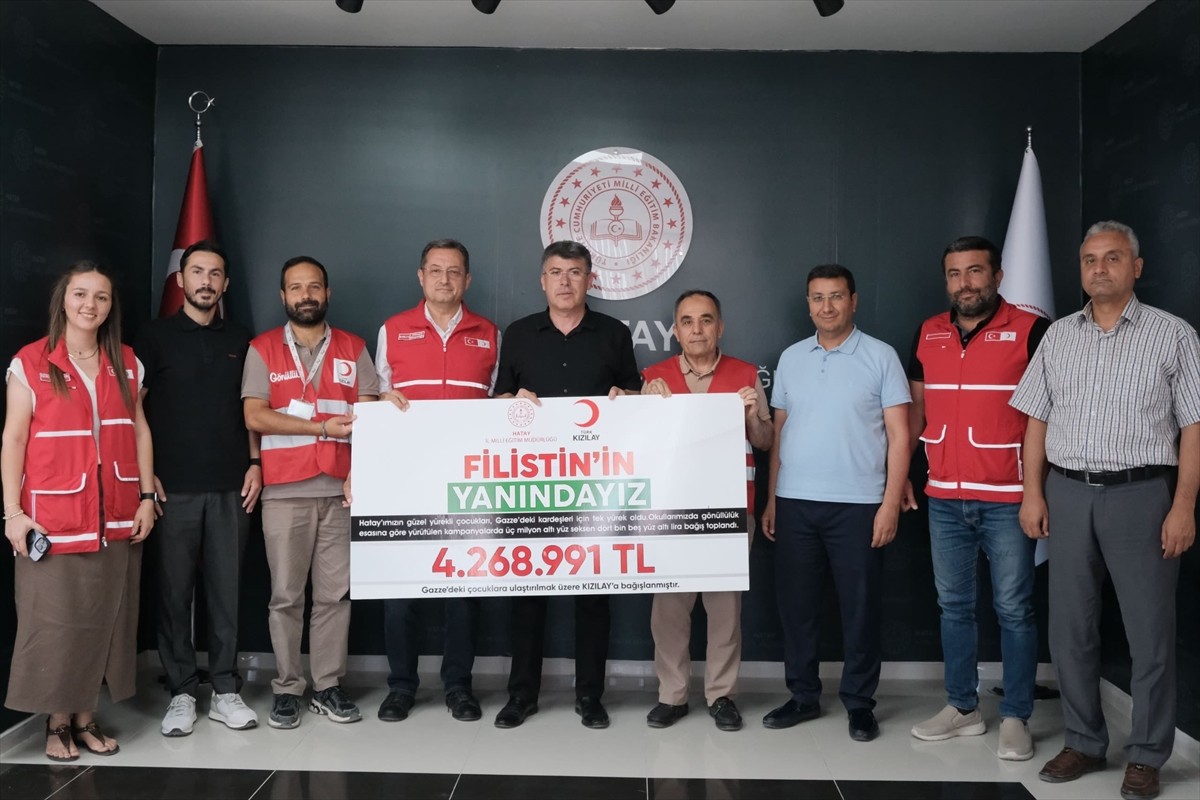 Hatay'da öğrenciler, harçlıkları ve oyuncaklarını satarak elde ettikleri geliri Filistinli...