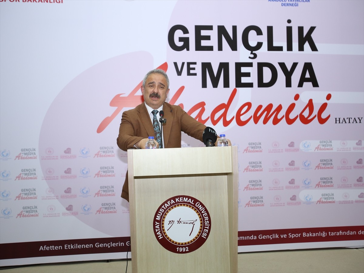 Hatay'da, "Afetten Etkilenen Gençlerin Güçlendirilmesi ve Desteklenmesi" için düzenlenen "Gençlik...
