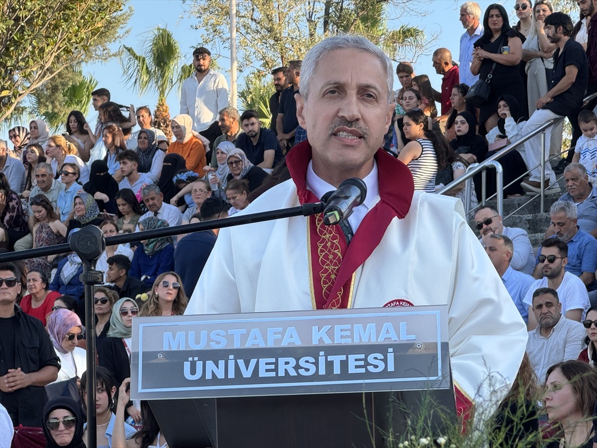 Hatay Mustafa Kemal Üniversitesinin (HMKÜ) 2024-2025 Akademik Yılı Mezuniyet Töreni...