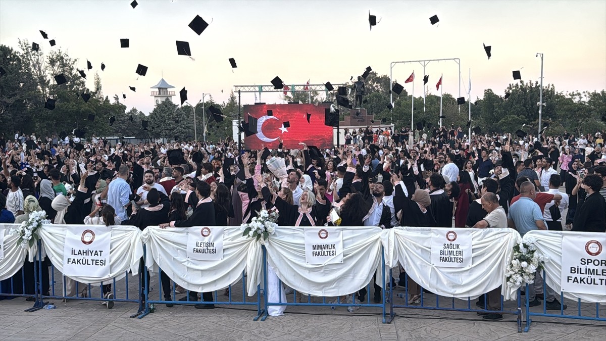 Hatay Mustafa Kemal Üniversitesinin (HMKÜ) 2024-2025 Akademik Yılı Mezuniyet Töreni...