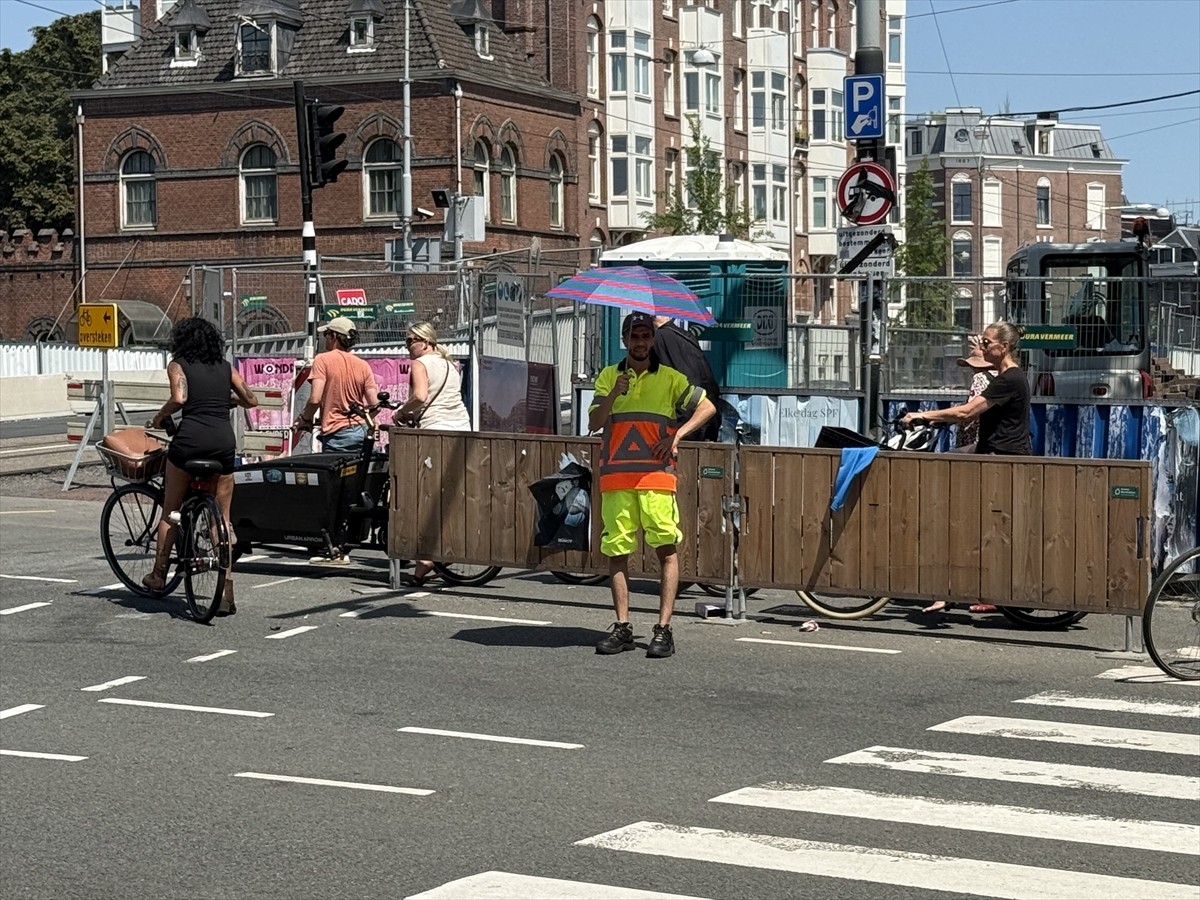 Hollanda Meteoroloji Enstitüsü (KNMI), aşırı sıcaklıklar nedeniyle ülkenin Noord-Brabant...