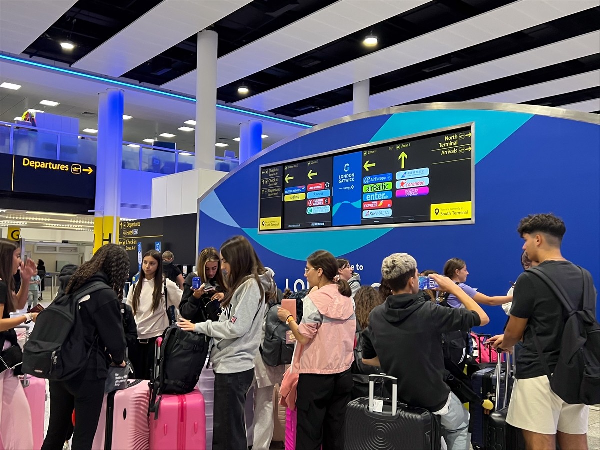 İngiltere hava trafik kontrol merkezindeki teknik bir sorundan dolayı gidiş yönlü uçuşlarda...