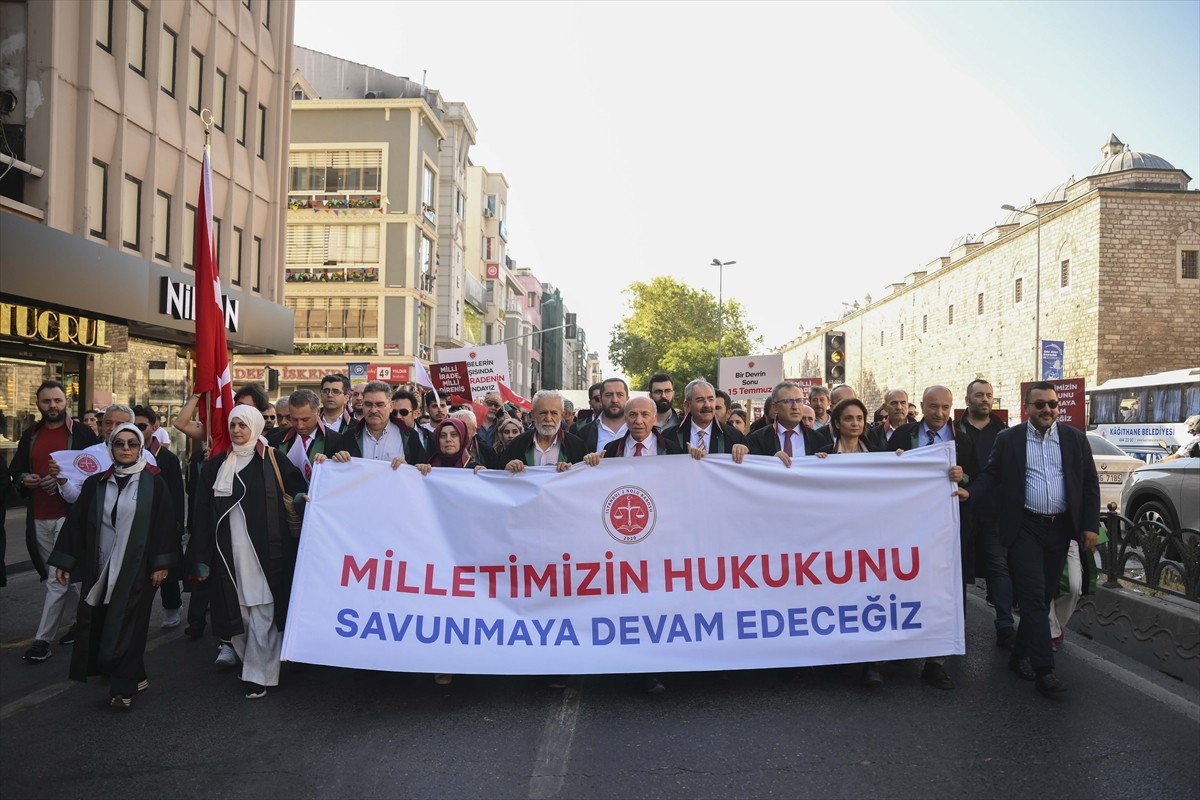İstanbul 2 Nolu Barosu avukatları, Fetullahçı Terör Örgütü'nün (FETÖ) 15 Temmuz 2016'daki darbe...