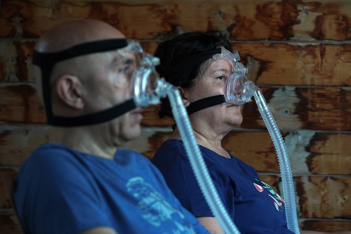 İzmir'in Karaburun ilçesindeki arı çiftliğinde, başta alerji, solunum yolu hastaları ve bağışıklık...