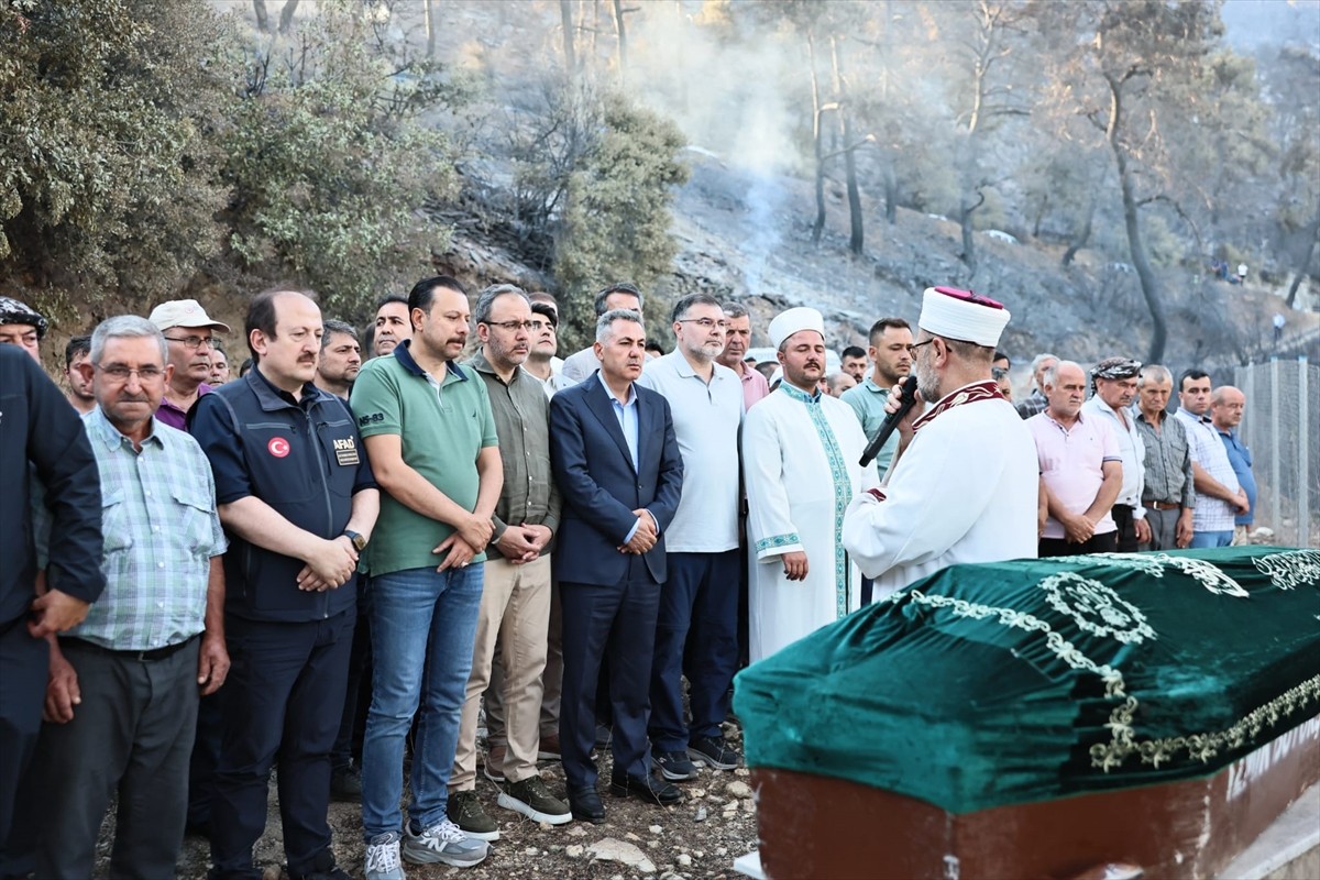İzmir'in Ödemiş ilçesindeki ormanlık alanda çıkan yangında dün hayatını kaybeden 81 yaşındaki...