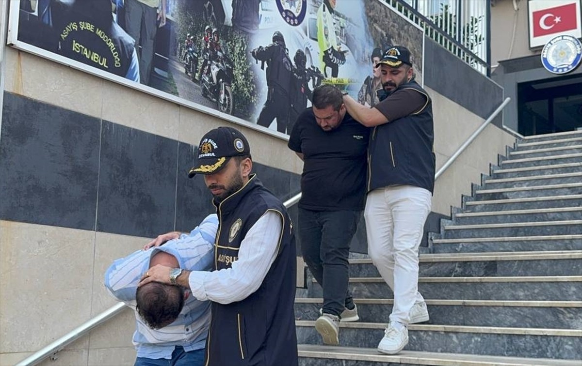 Kapalıçarşı’da kuyumcuya sahte altını verip, işlenmişini alarak dolandırıcılık yaptıkları...