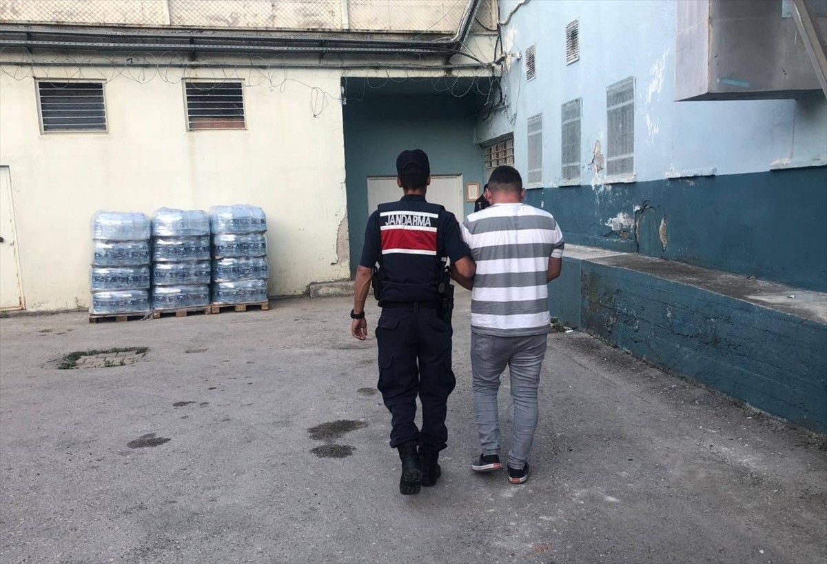 Kastamonu'da çeşitli suçlardan kesinleşmiş hapis cezası bulunan 3 firari hükümlü...