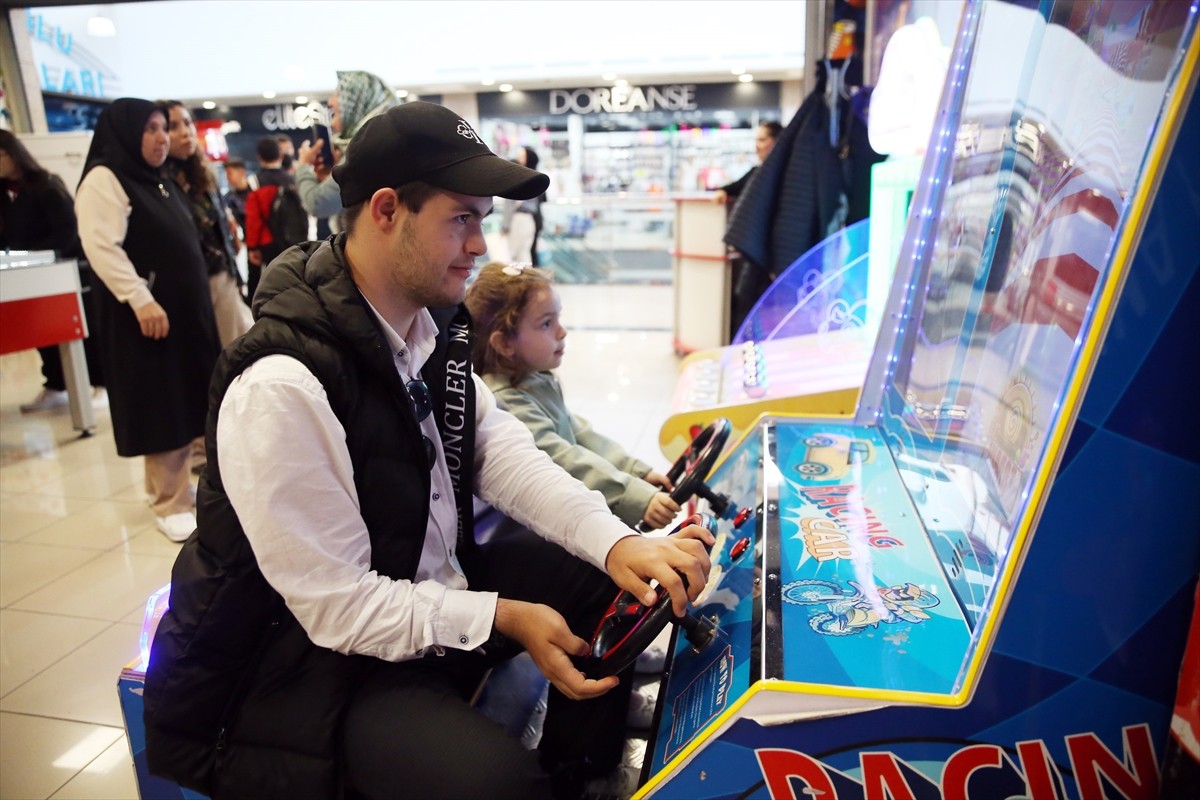 Kastamonu’daki bir oyun parkı, özel gereksinimli bireyler ve ailelerine ücretsiz hizmet sunuyor....