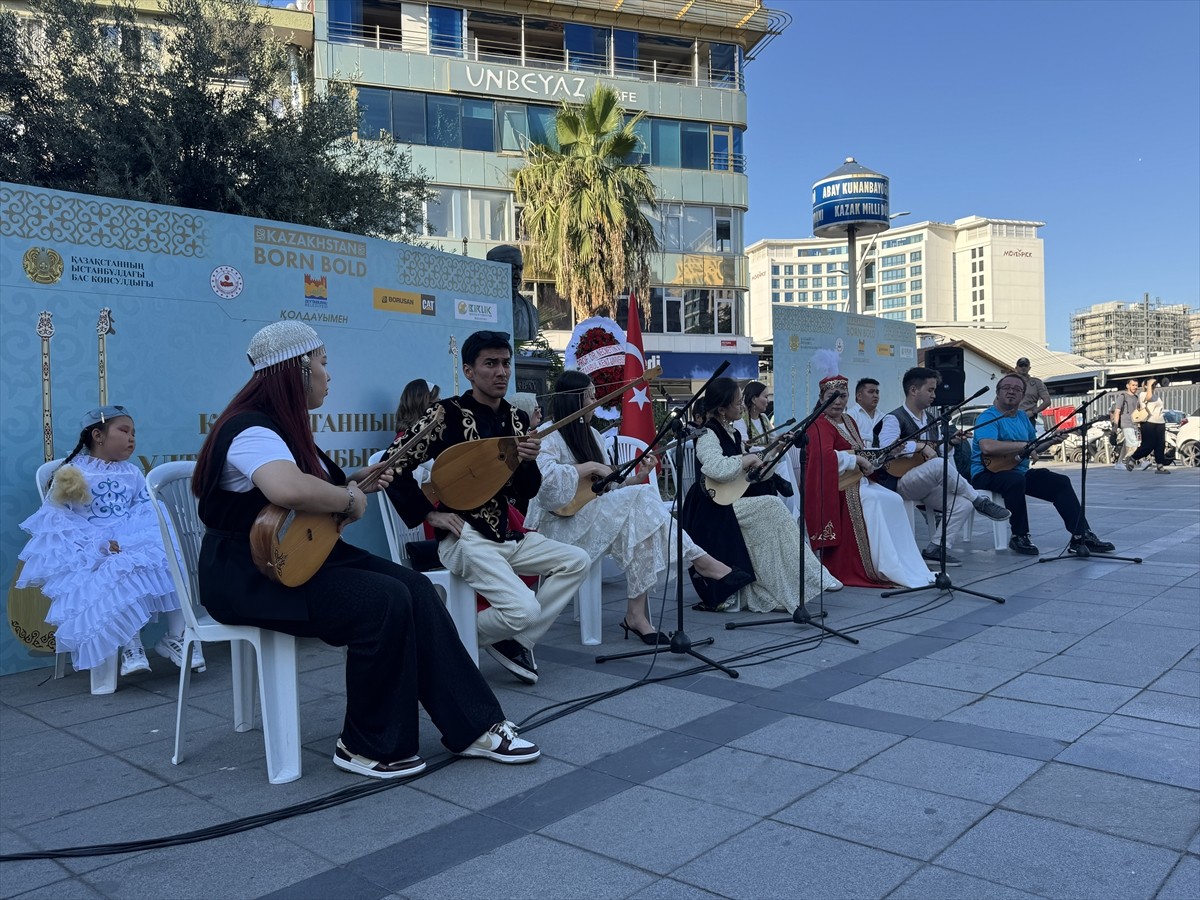 Kazakistan'ın İstanbul Başkonsolosluğunun "Ulusal Dombra Günü" kapsamında düzenlediği etkinlik...