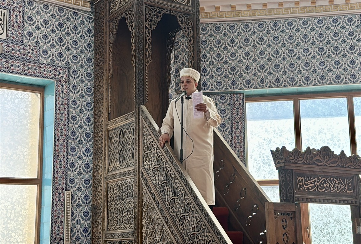 Kırşehir'de, 8 ilin katılımıyla "Din Görevlileri Arası 9. Etkili Hutbe Sunumu Yarışması" bölge...