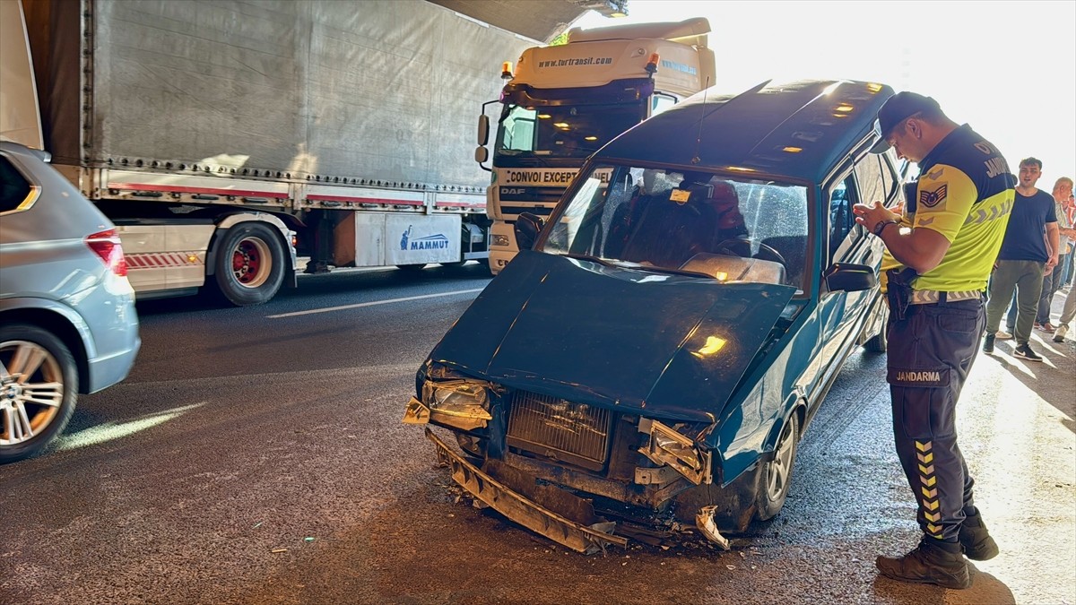 Kocaeli'de, Anadolu Otoyolu'nun Dilovası kesiminde meydana gelen zincirleme trafik kazası...
