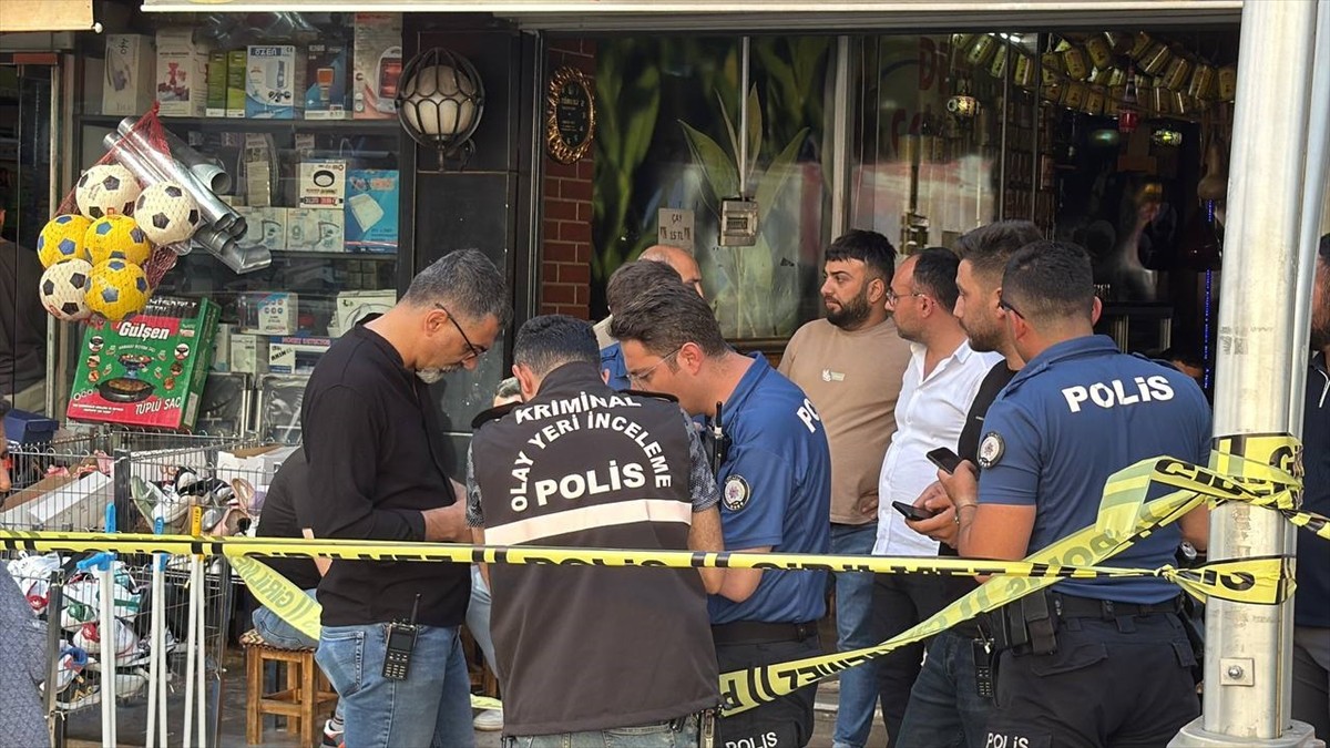 Kocaeli'nin Çayırova ilçesinde çıkan bıçaklı kavgada yaralanan 1 kişi hastaneye kaldırıldı....