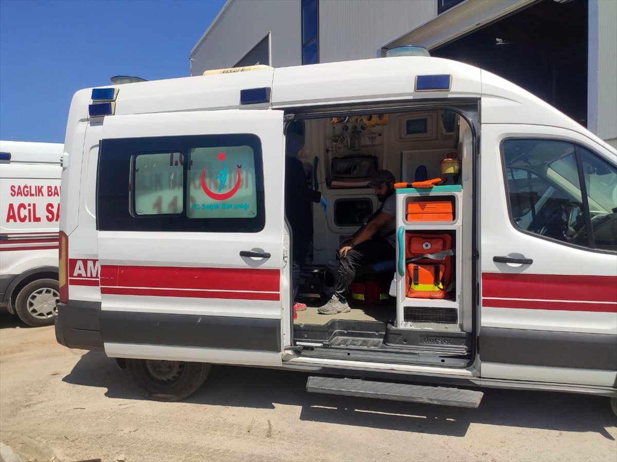 Kocaeli'nin Dilovası ilçesinde bir fabrikada çıkan yangında dumandan etkilenen 5 işçi hastaneye...