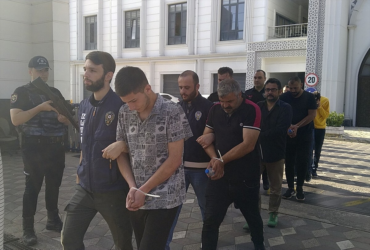 Kocaeli merkezli 19 ilde düzenlenen sahte internet siteleri ve sosyal medya üzerinden araç...