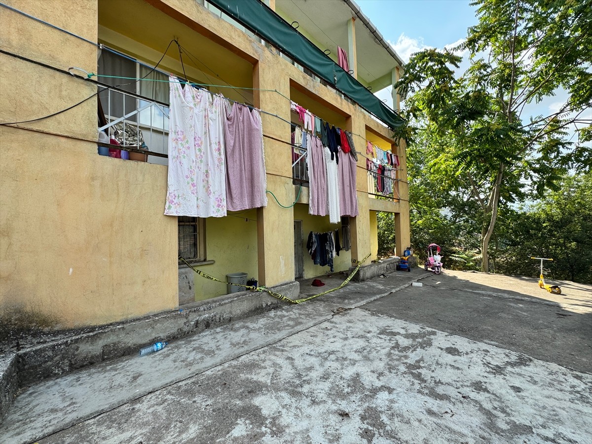 Kocaeli’nin İzmit ilçesinde bir kadın tartıştığı eşini tüfekle öldürdü. Olay, Alikahya Fatih...
