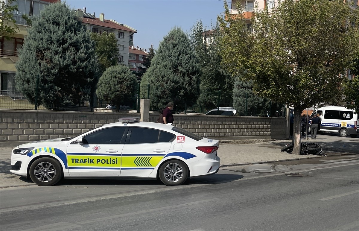 Konya'nın Karatay ilçesinde, motosikletin bisiklete çarpması sonucu 2 kişi yaşamını yitirdi. Kaza...