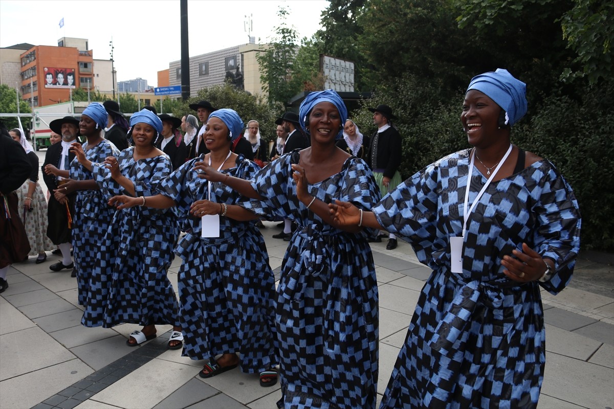 Kosova'nın başkenti Priştine'de, 4. Uluslararası New Born Dans Festivali kapsamında kortej...