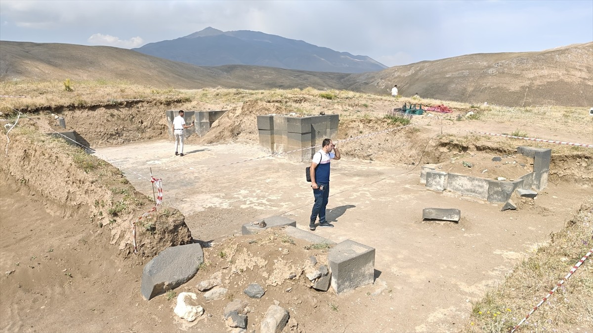 Kültür Sanat Muhabirleri Derneğince düzenlenen "6. Medya, Kültür Sanat ve Turizm Buluşmaları"...