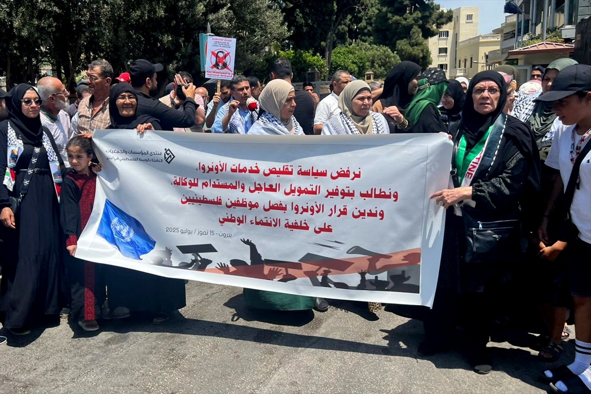 Lübnan’daki Filistinli dernek ve kuruluşlar, Beyrut’taki Avrupa Birliği (AB) Temsilciliği önünde...