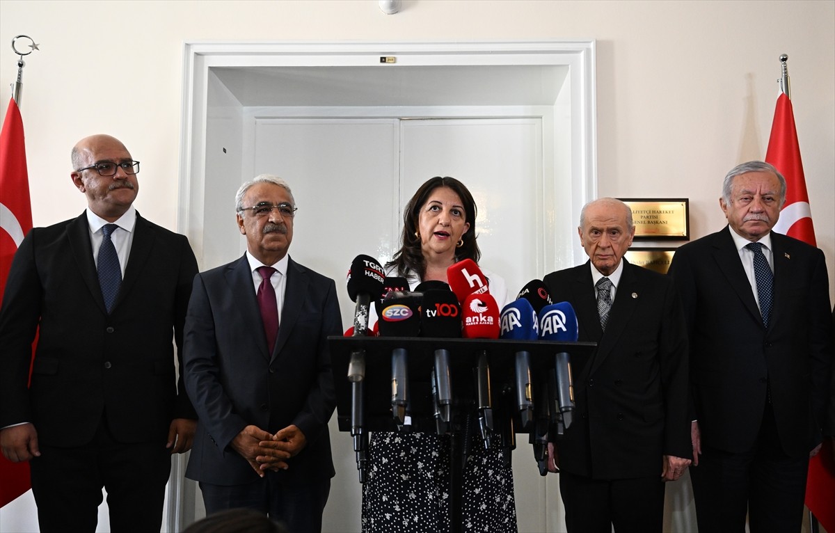 MHP Genel Başkanı Devlet Bahçeli (sağ 2), TBMM Başkanvekili ve DEM Parti Van Milletvekili Pervin...