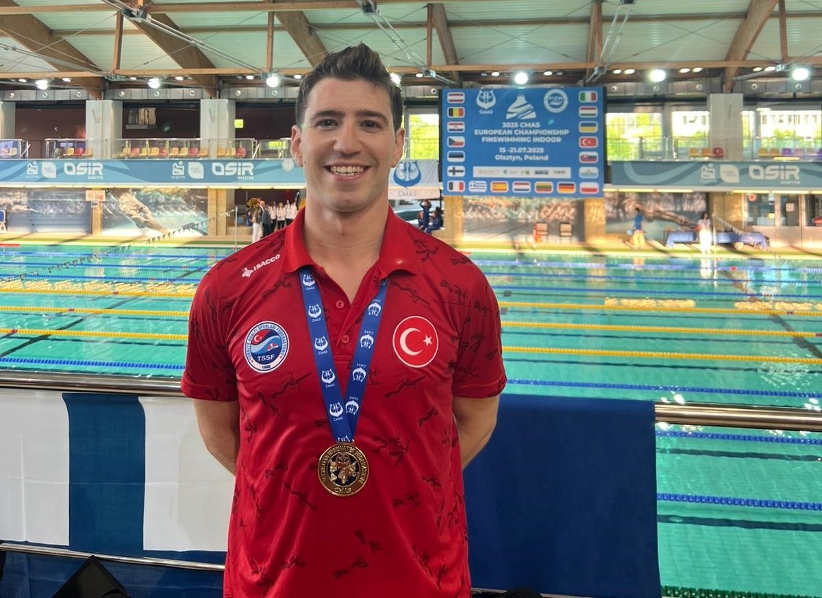 Milli sporcu Derin Toparlak, Polonya'da düzenlenen 2025 CMAS Paletli Yüzme Havuz Avrupa...